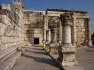 V městě Kafarnau vstoupil Ježíš v sobotu do synagogy a učil.